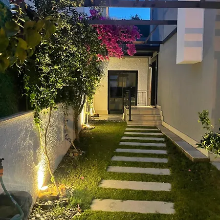 Akyarlarda Havuzlu Lueks Villa *