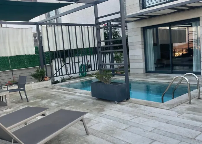 Villa Akyarlarda Havuzlu Lueks