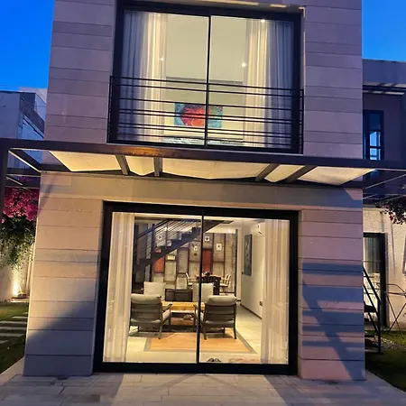 Villa Akyarlarda Havuzlu Lueks *