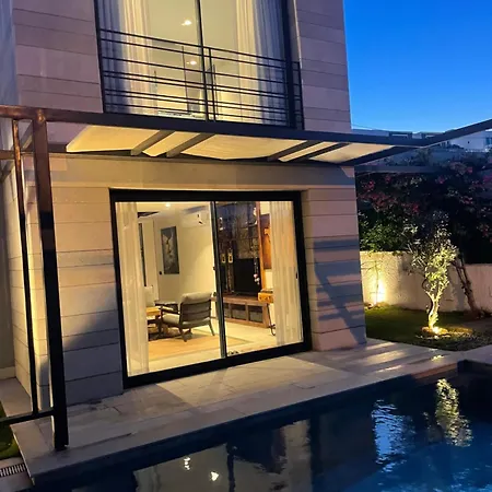 Akyarlarda Havuzlu Lueks