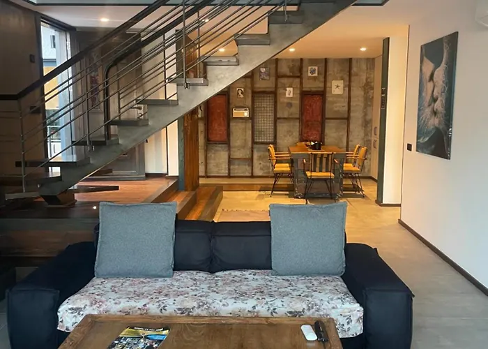 Akyarlarda Havuzlu Lueks