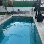 Akyarlarda Havuzlu Lueks Vilă
