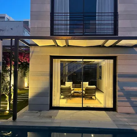 Havuzlu Ve Jakuzuli Lueks 빌라 Bodrum