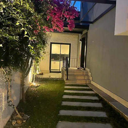 Havuzlu Ve Jakuzuli Lueks Bodrum